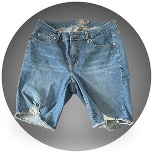 BOGO TORRID EUC Mid-rise Bermuda Shorts